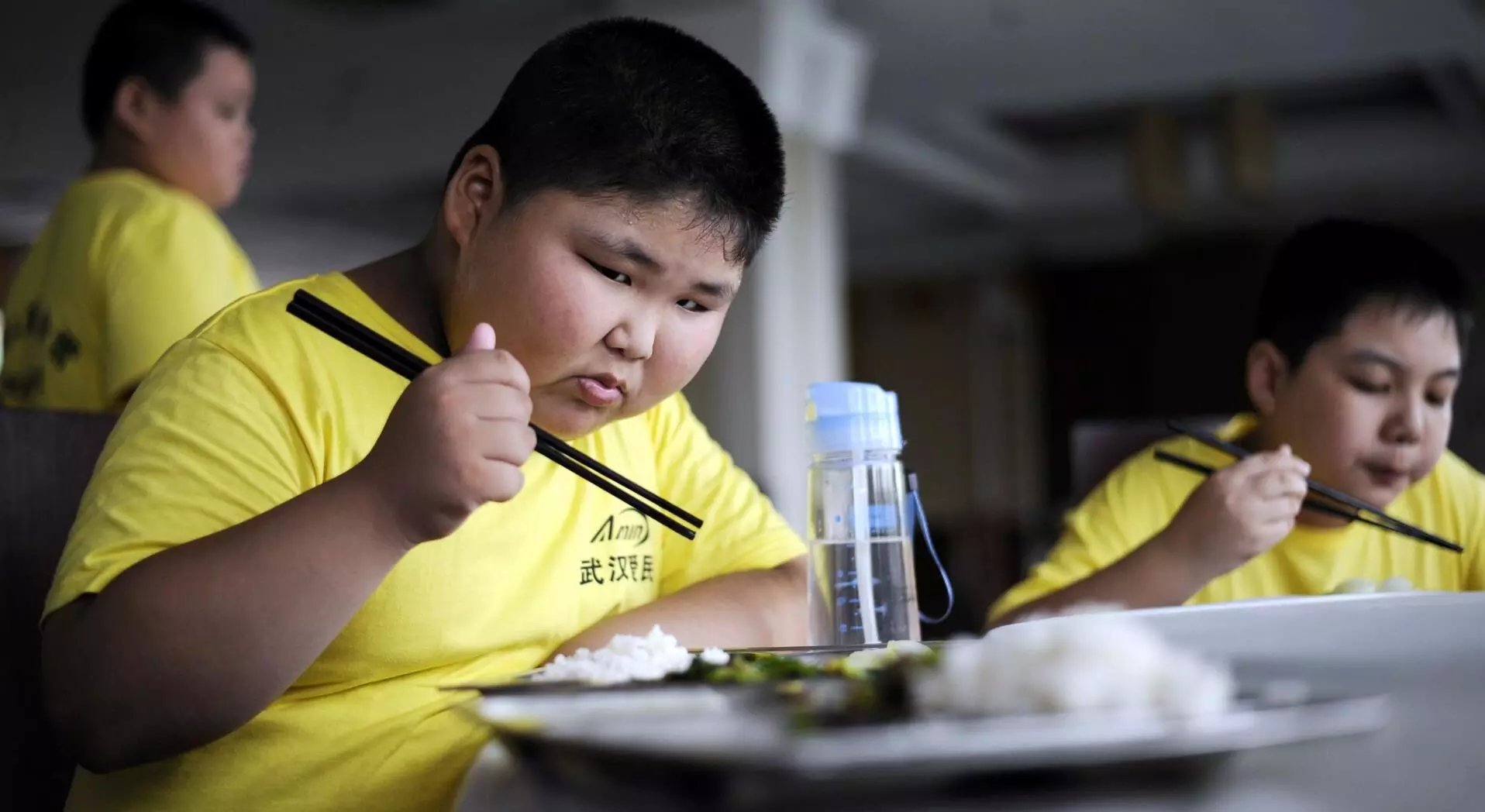 पहली बार मोटापे ने दुबले पतलों को ओवरटेक किया