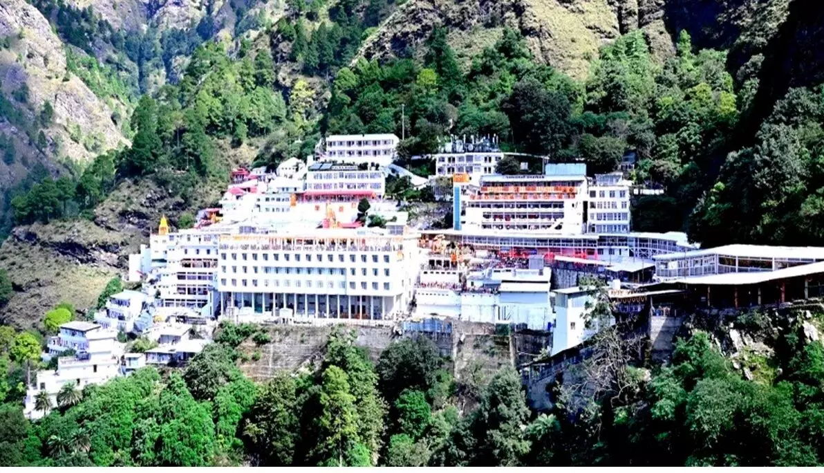 सुनसान पड़े वैष्णो देवी के यात्रा मार्ग, श्रद्धालुओं को है खुलने का इंतजार सुनसान पड़े वैष्णो देवी के यात्रा मार्ग, श्रद्धालुओं को है खुलने का इंतजार