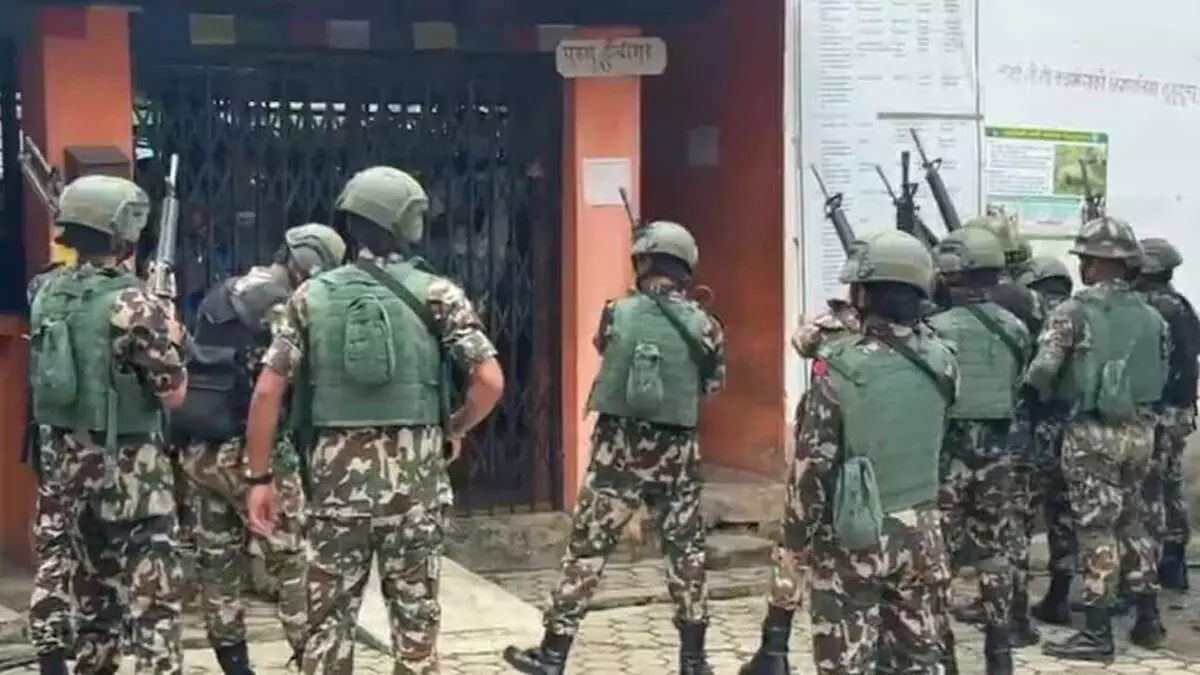 नेपाल में हिंसा की नई लहर : जेल तोड़कर भाग रहे कैदियों पर सेना ने की फायरिंग, 2 की मौत