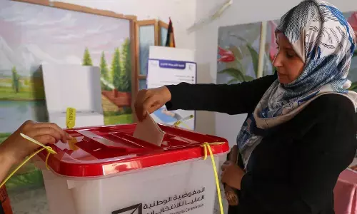 रिपोर्ट: दुनियाभर के अधिकांश देशों में कमजोर हो रहा लोकतंत्र