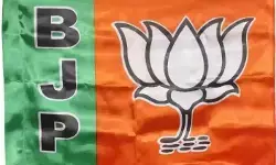 मध्यप्रदेश : भाजपा नेता की कार से करोड़ों का नशीला पदार्थ जब्त, आरोपी फरार मध्यप्रदेश : भाजपा नेता की कार से करोड़ों का नशीला पदार्थ जब्त, आरोपी फरार