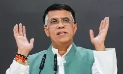 भारत-पाकिस्तान मैच पर पवन खेड़ा ने जताया ऐतराज, कहा-जब खून और पानी एक साथ नहीं बह सकते तो मैच कैसे खेल सकते हैं