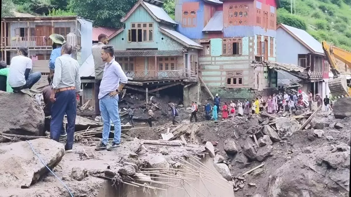 अब असामान्य मौसम पैटर्न से जूझ रहे हैं कश्मीर के बागवान