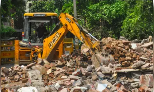 भोपाल में लव जिहाद मामले के आरोपियों के घरों पर बुलडोजर की कार्रवाई शुरू, भारी पुलिस बल तैनात