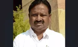 पाकिस्तान के साथ मैच खेलना गलत, ये सैनिकों का अपमान : बलवंत वानखड़े पाकिस्तान के साथ मैच खेलना गलत, ये सैनिकों का अपमान : बलवंत वानखड़े