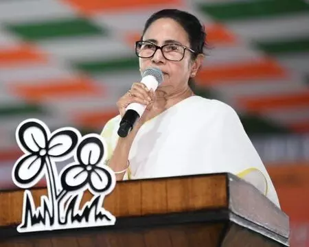 बंगाल : ममता बनर्जी ने हिंदी दिवस पर हिंदी भाषी समुदाय को दी बधाई, उनके विकास के लिए किए गए प्रयासों का किया उल्लेख