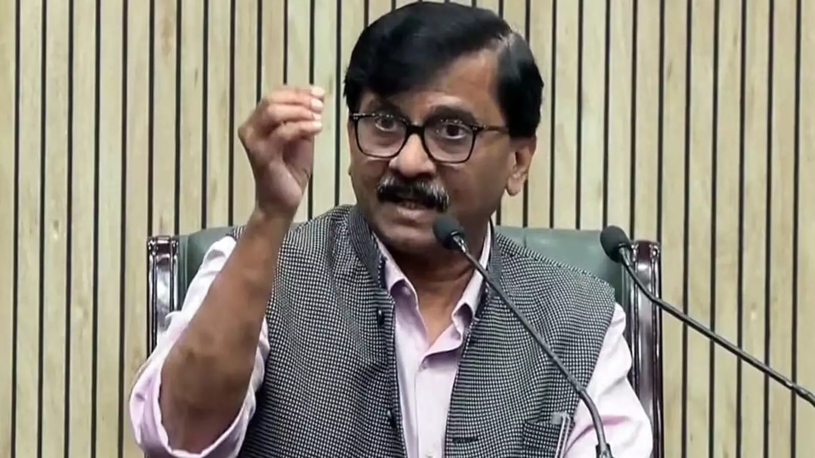 संजय राउत ने भारत-पाक मैच को लेकर जताई नाराज़गी , बताया-भाजपा की देशभक्ति का दिवालियापन