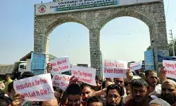 राजमार्ग बंद के विरोध में कश्मीर की फल मंडियों में पूर्ण बंद रहा