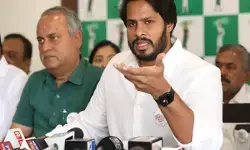 निखिल कुमारस्वामी ने कर्नाटक सरकार पर साधा निशाना, भारी बारिश के बाद राहत कार्यों पर उठाए सवाल निखिल कुमारस्वामी ने कर्नाटक सरकार पर साधा निशाना, भारी बारिश के बाद राहत कार्यों पर उठाए सवाल