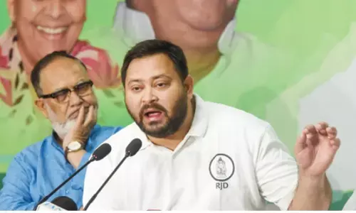 बिहार : यूट्यूबर की पिटाई करने वाले मंत्री पर कार्रवाई क्यों नहीं? तेजस्वी ने सीएम नीतीश कुमार से पूछे तीखे सवाल बिहार : यूट्यूबर की पिटाई करने वाले मंत्री पर कार्रवाई क्यों नहीं? तेजस्वी ने सीएम नीतीश कुमार से पूछे तीखे सवाल