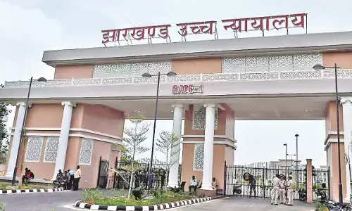 जेल में कैदी के एचआईवी संक्रमित होने पर झारखंड हाईकोर्ट सख्त, कहा- यह मानवाधिकार का गंभीर उल्लंघन जेल में कैदी के एचआईवी संक्रमित होने पर झारखंड हाईकोर्ट सख्त, कहा- यह मानवाधिकार का गंभीर उल्लंघन