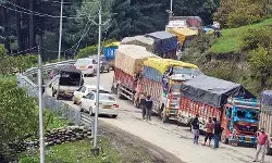 श्रीनगर-जम्मू राजमार्ग पर भारी वाहनों के प्रवेश पर रोक से घाटी में पेट्रोल पंप बंद, कीमतें बढ़ीं