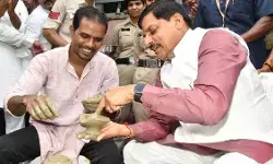 भारत को आत्मनिर्भर बनाएंगे स्वदेशी उत्पाद : सीएम मोहन यादव भारत को आत्मनिर्भर बनाएंगे स्वदेशी उत्पाद : सीएम मोहन यादव