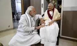 पीएम मोदी की सफलता के पीछे छिपी है मां की तपस्या और त्याग, जानें संघर्ष से शिखर तक की कहानी