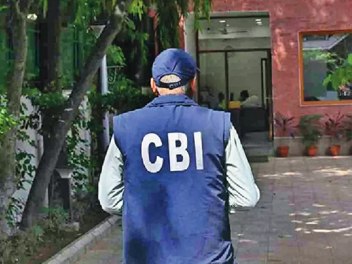 कर्नाटक में पूर्व मंत्री के करीबी रिश्तेदारों पर CBI का शिकंजा, 16 ठिकानों पर छापेमारी