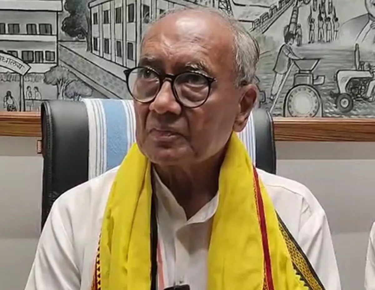 कांग्रेस ने हमेशा आदिवासी समाज के हितों की रक्षा की : दिग्विजय सिंह