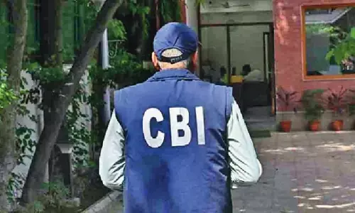 कर्नाटक में पूर्व मंत्री के करीबी रिश्तेदारों पर CBI का शिकंजा, 16 ठिकानों पर छापेमारी कर्नाटक में पूर्व मंत्री के करीबी रिश्तेदारों पर CBI का शिकंजा, 16 ठिकानों पर छापेमारी