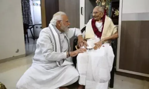 पीएम मोदी की सफलता के पीछे छिपी है मां की तपस्या और त्याग, जानें संघर्ष से शिखर तक की कहानी