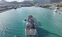 भारत-मोजाम्बिक राजनयिक संबंधों की 50वीं वर्षगांठ पर नौसेना का स्क्वाड्रन पहुंचा मोजाम्बिक भारत-मोजाम्बिक राजनयिक संबंधों की 50वीं वर्षगांठ पर नौसेना का स्क्वाड्रन पहुंचा मोजाम्बिक