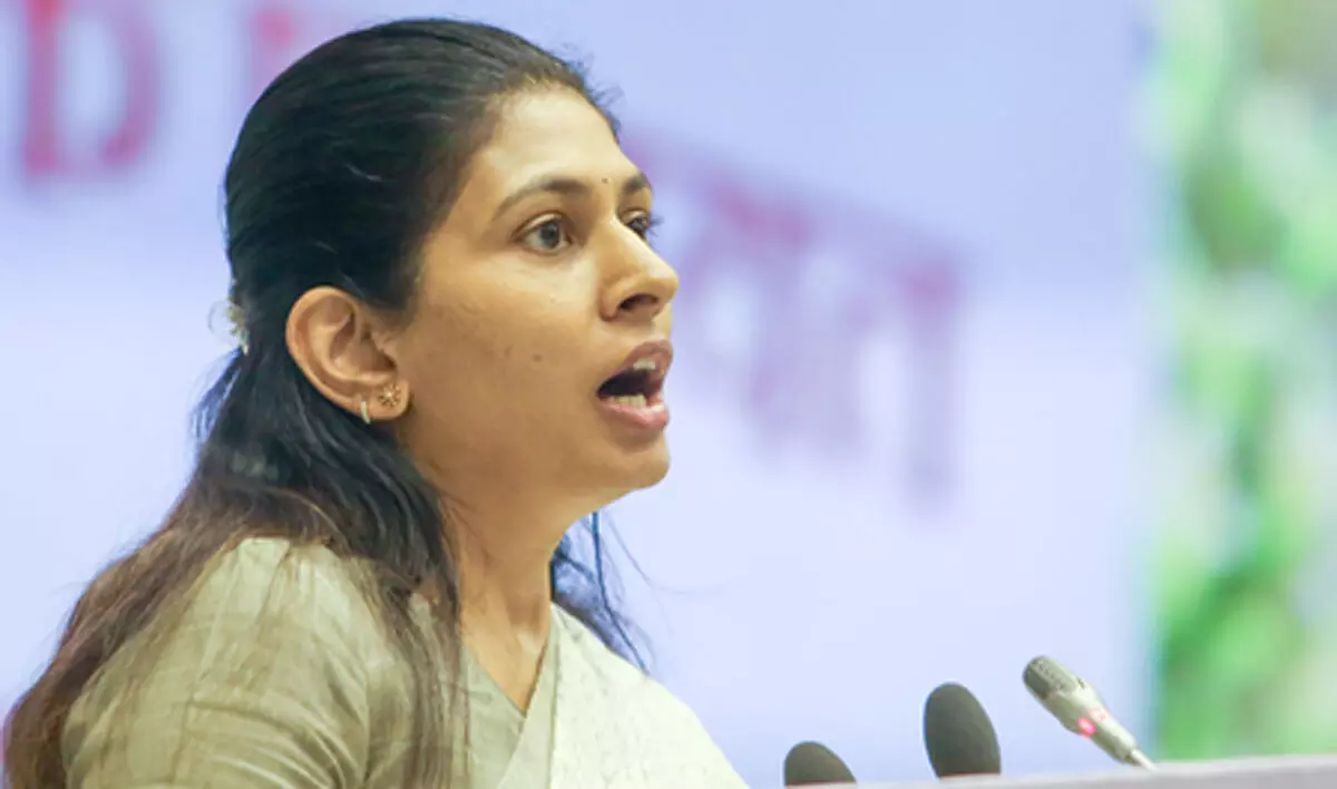 बाढ़ प्रभावित गांवों का दौरा, रक्षा खडसे ने किसानों को राहत और समाधान का दिया भरोसा