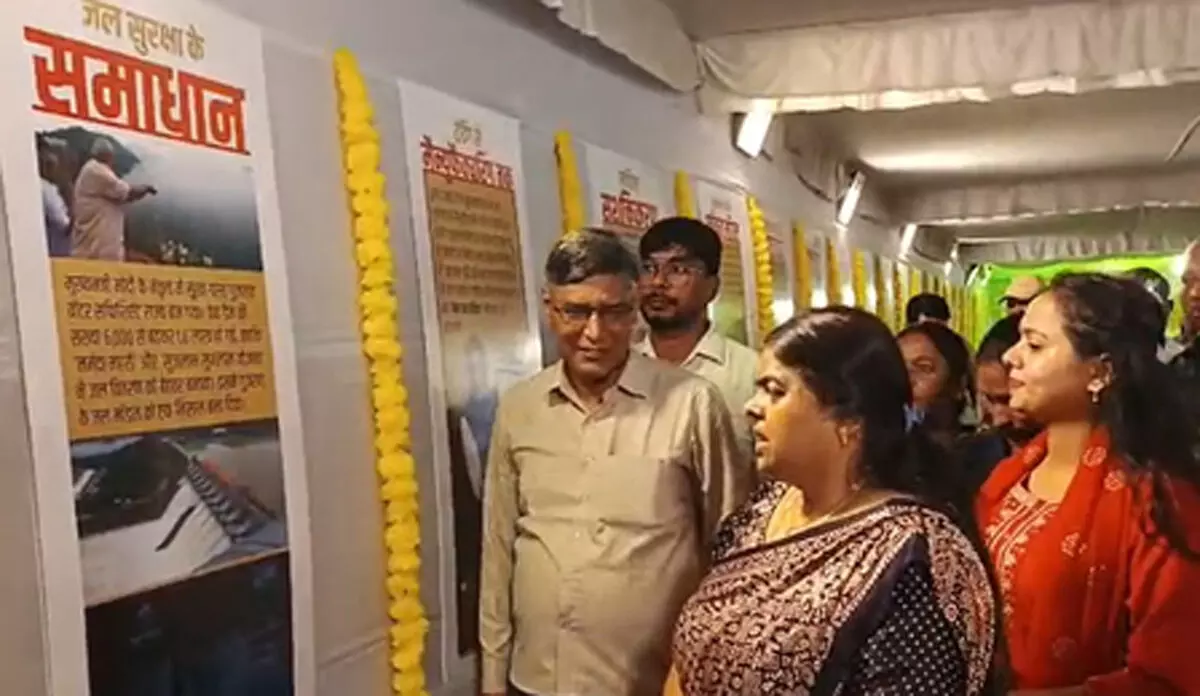 देवरिया में पीएम मोदी के 75वें जन्मदिन पर विशेष प्रदर्शनी, संगीता यादव ने किया अवलोकन देवरिया में पीएम मोदी के 75वें जन्मदिन पर विशेष प्रदर्शनी, संगीता यादव ने किया अवलोकन