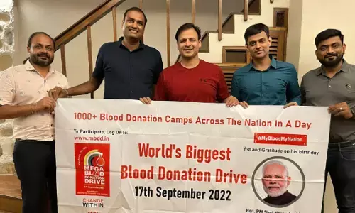 पीएम मोदी के जन्मदिन पर अहमदाबाद में रक्तदान अभियान में शामिल हुए विवेक ओबेरॉय