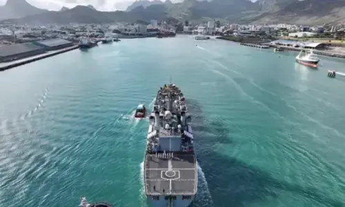 भारत-मोजाम्बिक राजनयिक संबंधों की 50वीं वर्षगांठ पर नौसेना का स्क्वाड्रन पहुंचा मोजाम्बिक