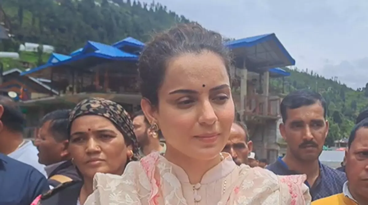 पतलीकूहल में कंगना रनौत का विरोध, यूथ कांग्रेस ने दिखाए काले झंडे