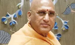 पीएम मोदी ने भारत को दी नई दिशा, देश उनके हाथों में सुरक्षित : स्वामी अवधेशानंद गिरि