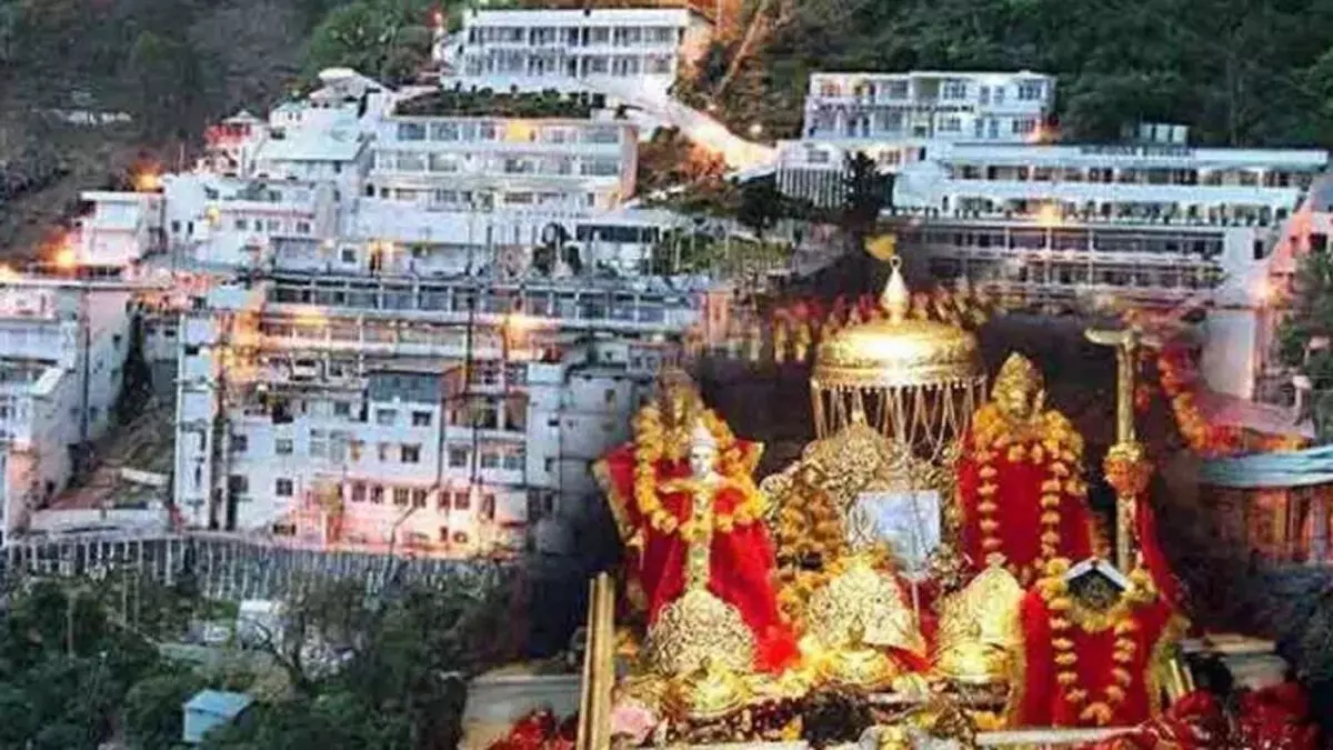 मां वैष्णो देवी यात्रा फिर शुरू, श्रद्धालुओं में उमंग और आस्था का ज्वार