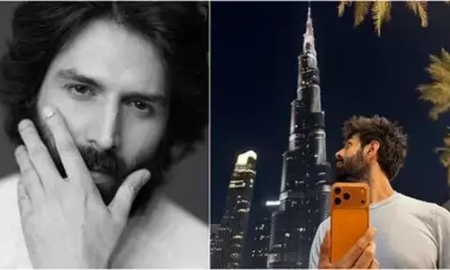 मेरे फोन में है एक खलीफा : कार्तिक आर्यन का बुर्ज खलीफा के साथ दिखा कूल अंदाज