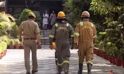 दिल्ली के स्कूलों को फिर मिली बम धमकी, पुलिस ने शुरू किया सर्च ऑपरेशन