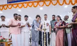 राहुल-प्रियंका ने केरल में ओमन चांडी मेमोरियल ऑडिटोरियम का किया उद्घाटन राहुल-प्रियंका ने केरल में ओमन चांडी मेमोरियल ऑडिटोरियम का किया उद्घाटन