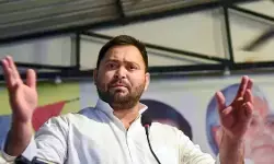 तेजस्वी यादव ने भाजपा सरकार पर साधा निशाना, कहा - बंदूक वालों को कलम की ताकत समझ नहीं आती तेजस्वी यादव ने भाजपा सरकार पर साधा निशाना, कहा - बंदूक वालों को कलम की ताकत समझ नहीं आती