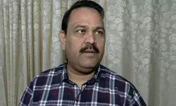 एच-1बी वीजा शुल्क पर मनोज कुमार का हमला, बोले– ट्रंप अपने लिए कुआं खोद रहे हैं