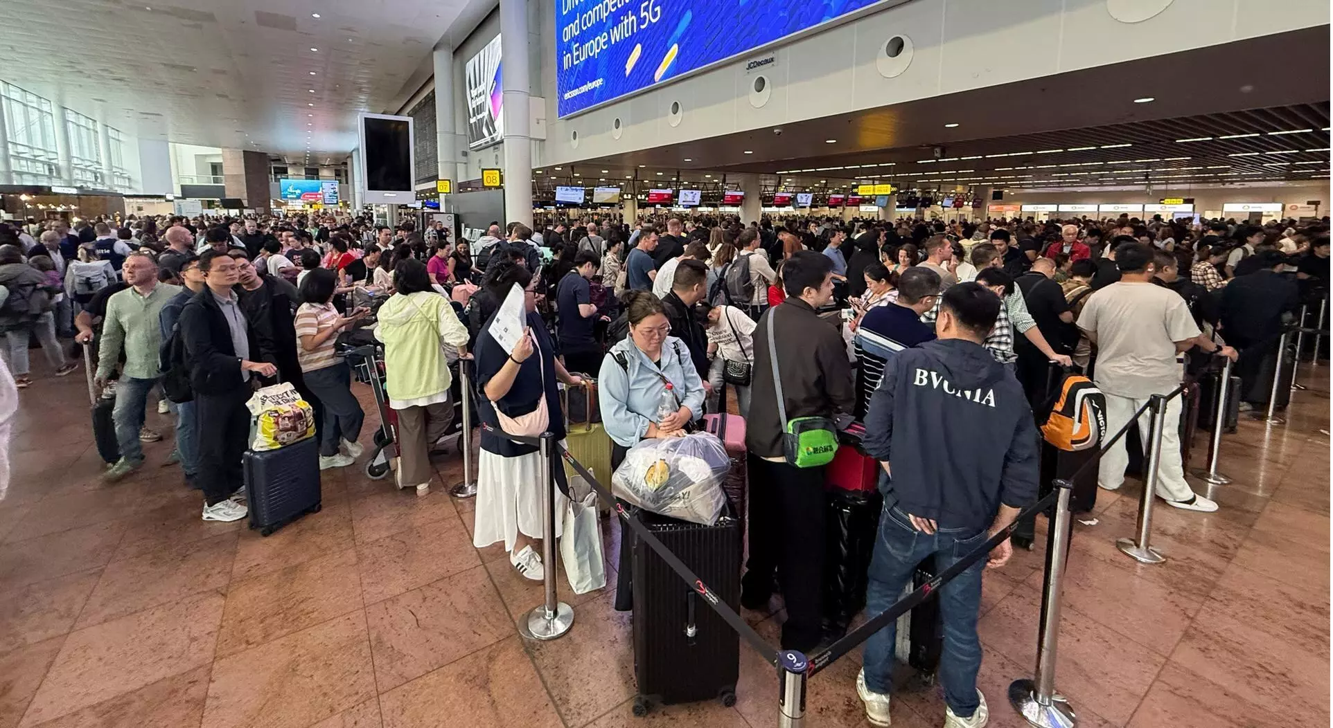 साइबर हमले से यूरोप के कई हवाई अड्डों पर संचालन बाधित साइबर हमले से यूरोप के कई हवाई अड्डों पर संचालन बाधित