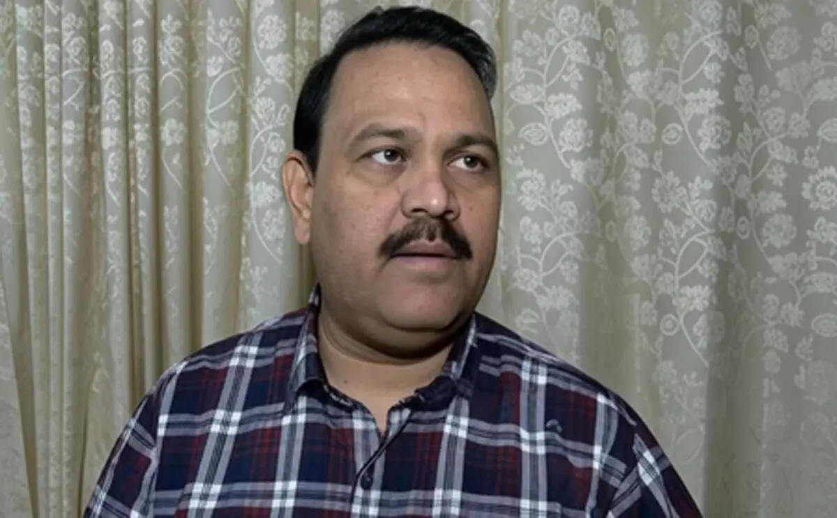 एच-1बी वीजा शुल्क पर मनोज कुमार का हमला, बोले– ट्रंप अपने लिए कुआं खोद रहे हैं