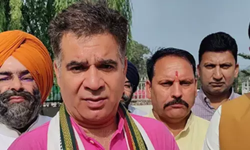 रविंदर रैना ने शोपियां फल मंडी का किया दौरा, उत्पादकों के मुद्दों को गृह मंत्री तक पहुंचाने का किया वादा