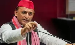 एच1 बी वीजा शुक्ल पर अखिलेश ने मोदी सरकार पर साधा निशाना, कहा-झूठी निकली हर बतिया, हुआ वीजा लखटकिया