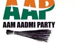 आम आदमी पार्टी ने मोदी सरकार पर साधा निशाना, कहा- जनता सालों से भुगत रही, पर विकास के दावे सिर्फ़ मंचों तक सीमित