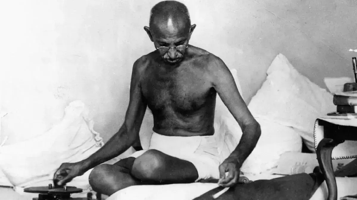 गांधीजी की लंगोटी : सादगी से स्वराज तक गांधीजी की लंगोटी : सादगी से स्वराज तक