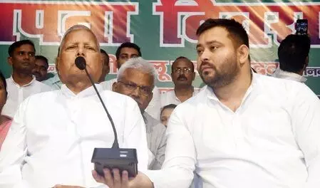 पतित पावनी गंगा और पटना, पाप धोए, आचमन भी किया, फिर भी भाषा की मर्यादा भुला दी गई पतित पावनी गंगा और पटना, पाप धोए, आचमन भी किया, फिर भी भाषा की मर्यादा भुला दी गई