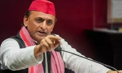 एच1 बी वीजा शुक्ल पर अखिलेश ने मोदी सरकार पर साधा निशाना, कहा-झूठी निकली हर बतिया, हुआ वीजा लखटकिया