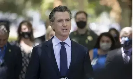 कैलिफोर्निया : प्रवासियों की सुरक्षा के लिए कई कानूनों पर हस्ताक्षर , नो सीक्रेट पुलिस एक्ट भी शामिल