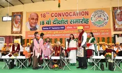 सरदार वल्लभभाई पटेल कृषि विश्वविद्यालय का 18वां दीक्षांत समारोह सम्पन्न, छात्राओं ने पदकों में मारी बाजी