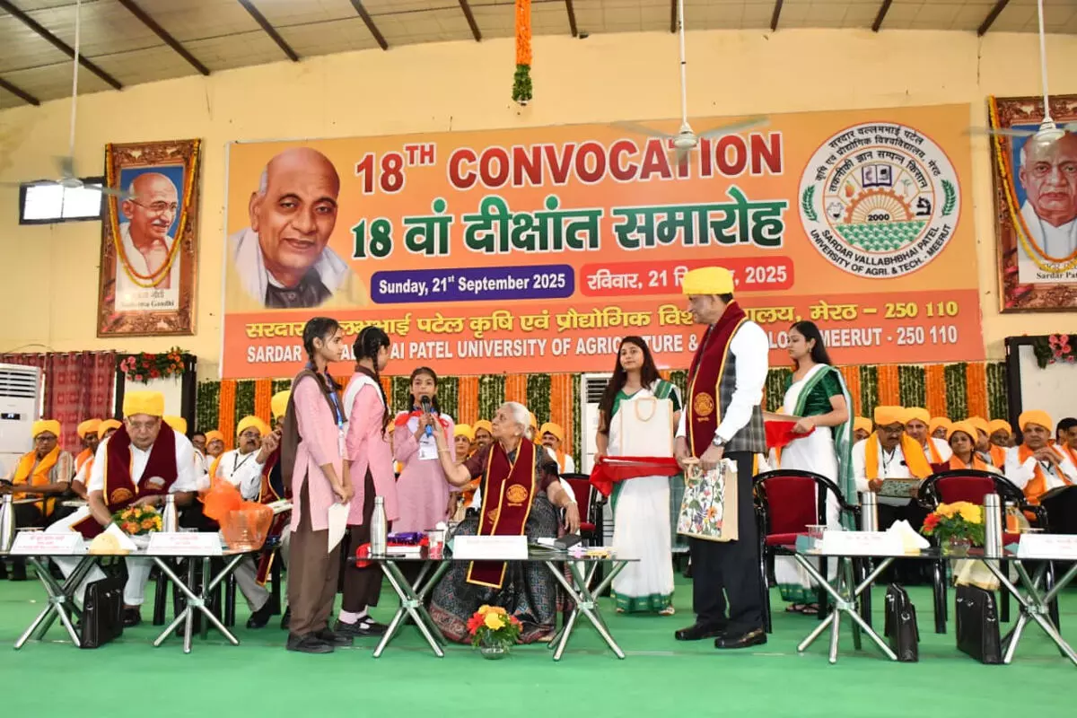 सरदार वल्लभभाई पटेल कृषि विश्वविद्यालय का 18वां दीक्षांत समारोह सम्पन्न, छात्राओं ने पदकों में मारी बाजी