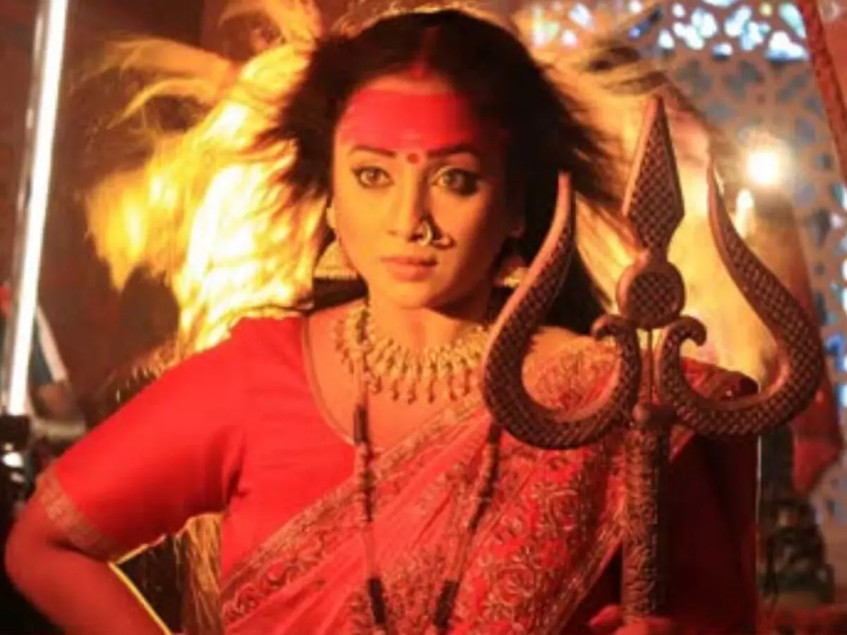 दुर्गा के रूप में पोस्ट शेयर कर रानी चटर्जी ने फैंस को दी नवरात्रि की बधाई