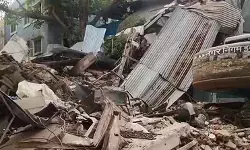 इंदौर में भरभराकर गिरी तीन मंजिला इमारत , दो की मौत, कई घायल