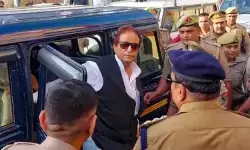 23 महीने बाद जेल से बाहर आये आजम खान, जिला प्रशासन ने सुरक्षा के किए कड़े इंतजाम 23 महीने बाद जेल से बाहर आये आजम खान, जिला प्रशासन ने सुरक्षा के किए कड़े इंतजाम