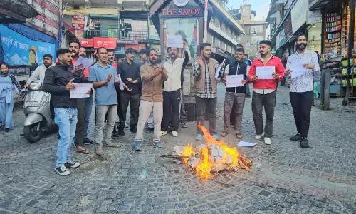 उत्तराखंड : यूकेएसएसएससी पेपर लीक मामले में महिला आरोपी गिरफ्तार, कांग्रेस का प्रदर्शन-पुतला दहन दूसरे दिन भी रहा जारी